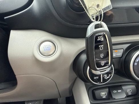 Used 2024 Hyundai Venue SEL FWD image 41