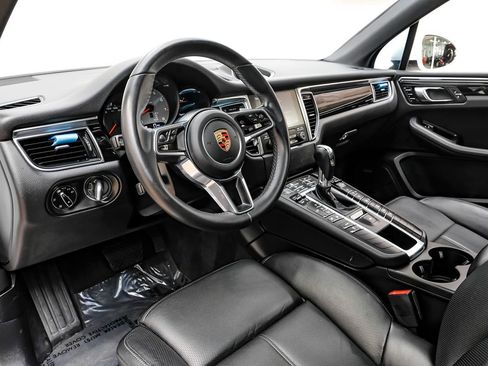 Used 2017 Porsche Macan S image 3