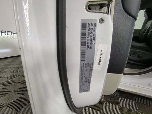Used 2021 Chrysler Pacifica Touring-L image 45