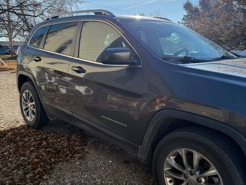 Used 2021 Jeep Cherokee Latitude Plus image 5