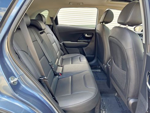 Used 2020 Kia Niro EX Premium FWD image 38