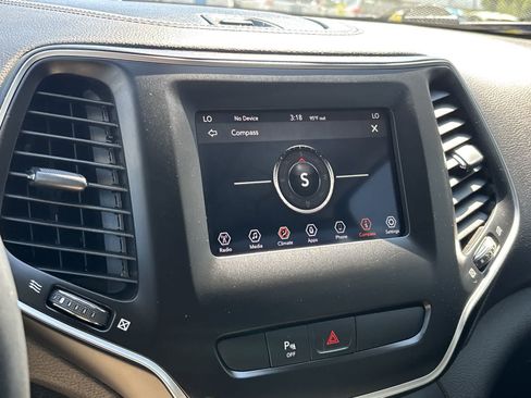Certified 2019 Jeep Cherokee Latitude Plus AWD/4WD image 20
