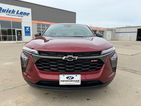 Used 2024 Chevrolet Trax RS w/ Sunroof Package FWD image 2