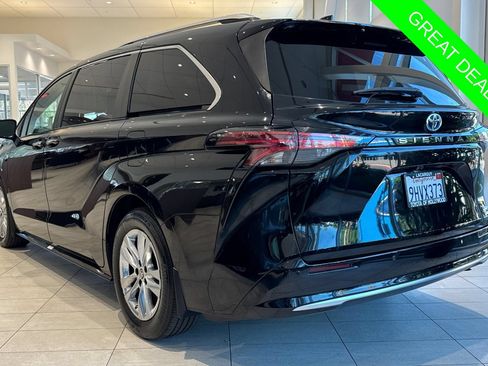 Certified 2023 Toyota Sienna Limited FWD image 6