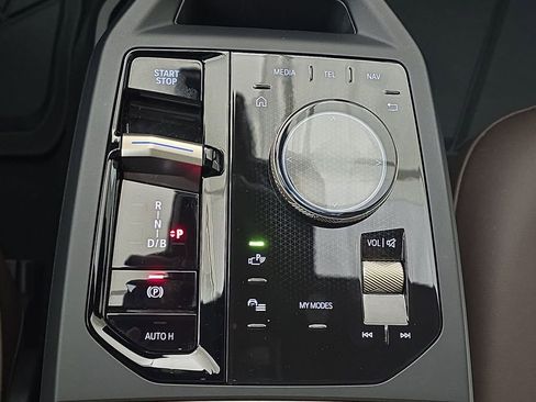 Used 2025 BMW iX xDrive50 image 21