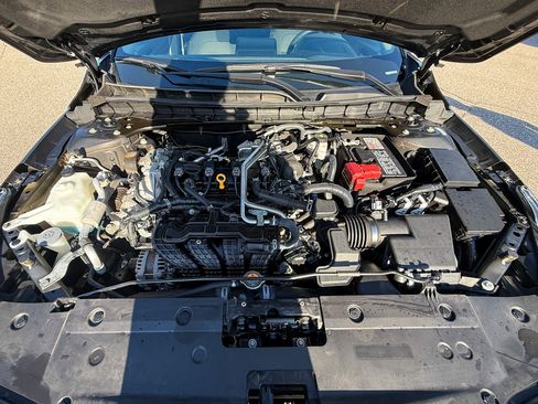 Used 2024 Nissan Altima 2.5 SV image 15