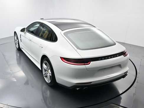 Used 2019 Porsche Panamera image 36