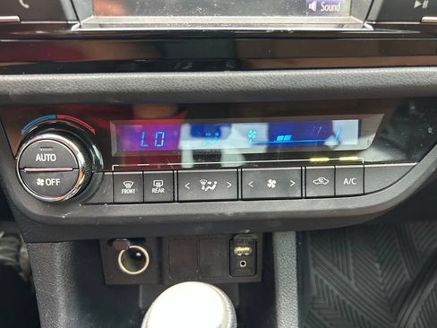 Used 2016 Toyota Corolla LE FWD image 22