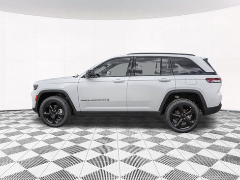 New 2025 Jeep Grand Cherokee Limited w/ Luxury Tech Group II AWD/4WD image 14