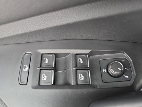 Certified 2025 Volkswagen Jetta Sport image 27