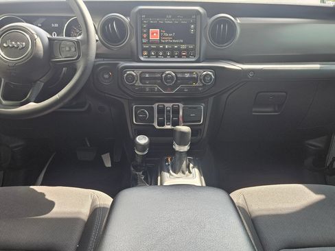 Used 2023 Jeep Gladiator Sport AWD/4WD image 10