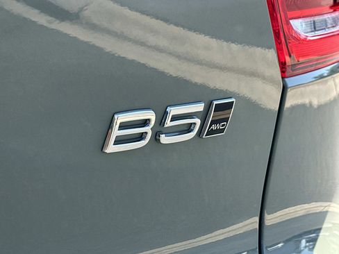 Certified 2025 Volvo XC40 B5 Ultra w/ Climate Package image 28