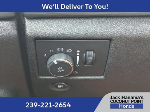 Used 2020 Jeep Grand Cherokee Altitude AWD/4WD image 27