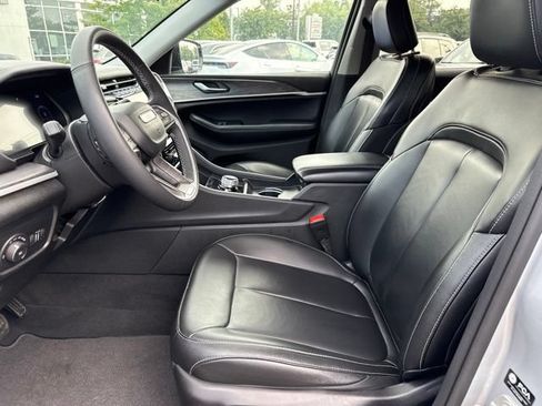 Used 2024 Jeep Grand Cherokee Limited AWD/4WD image 22