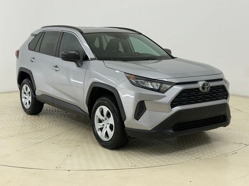 Used 2020 Toyota RAV4 LE FWD image 7