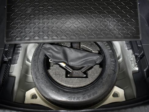 Used 2023 Toyota RAV4 Limited image 29