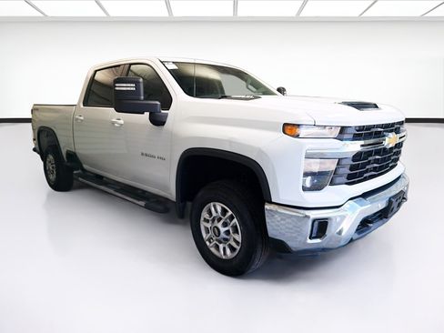 Used 2025 Chevrolet Silverado 2500 LT w/ Safety Package AWD/4WD image 3