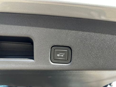 Certified 2025 Chevrolet Traverse LT image 18