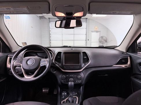 Used 2015 Jeep Cherokee Latitude w/ Comfort/Convenience Group AWD/4WD image 25