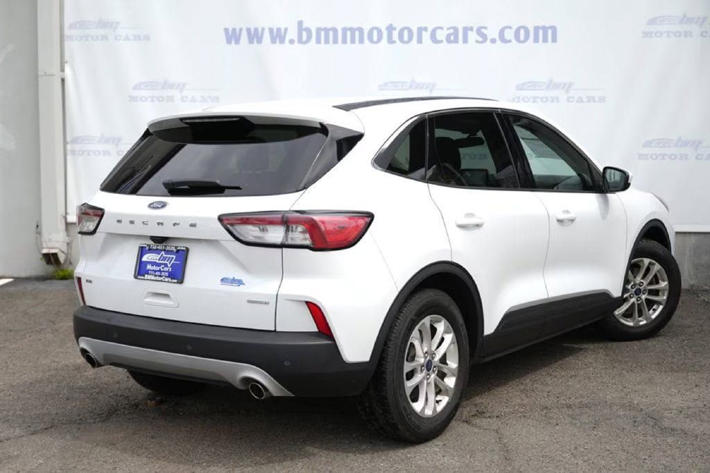 Used 2020 Ford Escape SE FWD image 3