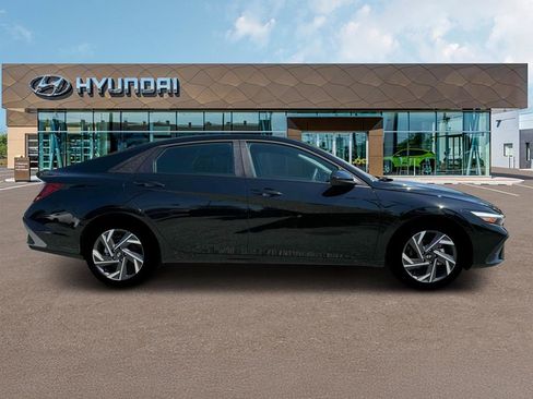 New 2025 Hyundai Elantra Sport image 9