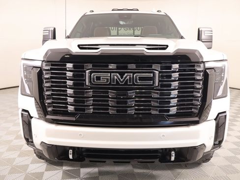 Used 2025 GMC Sierra 3500 Denali Ultimate AWD/4WD image 10