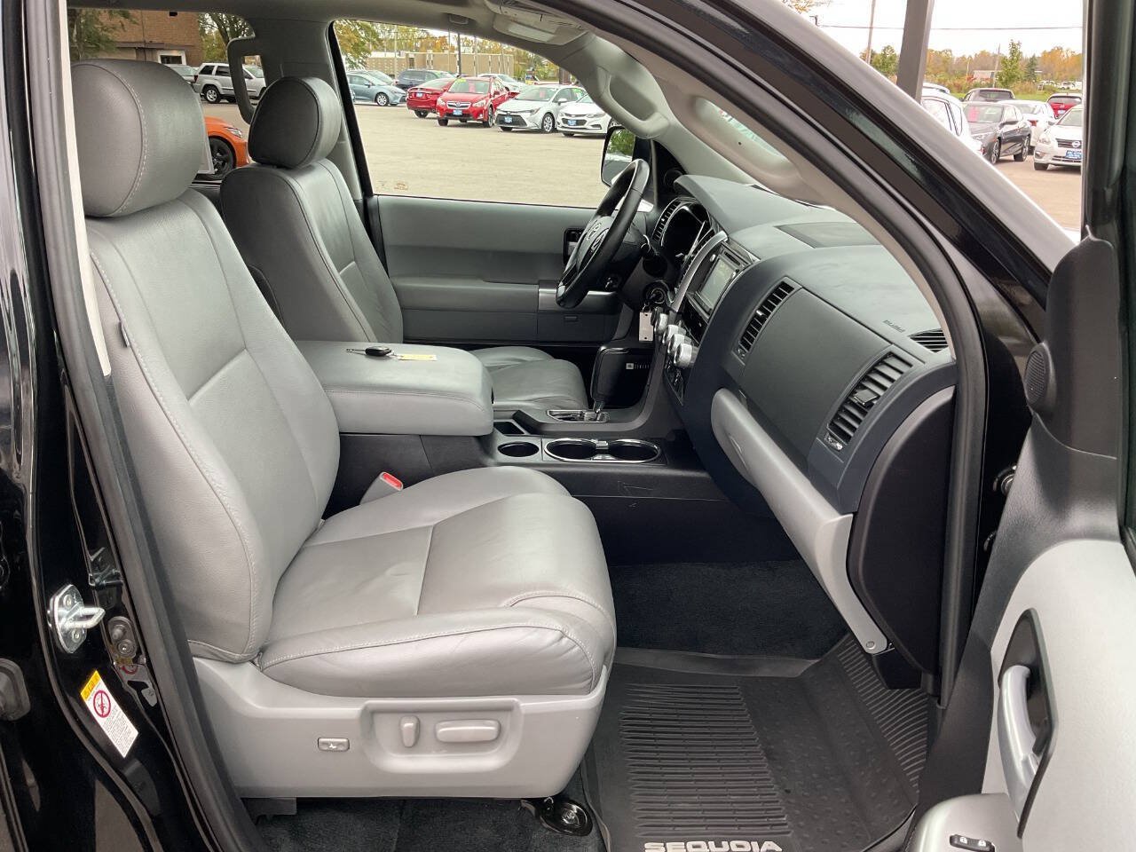 Used 2018 Toyota Sequoia Limited w/ Safety & Convenience Package AWD/4WD image 57