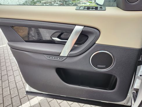 Certified 2025 Land Rover Discovery Sport S image 24