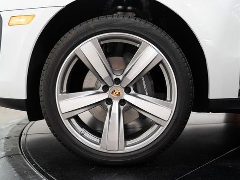 Used 2024 Porsche Macan image 20
