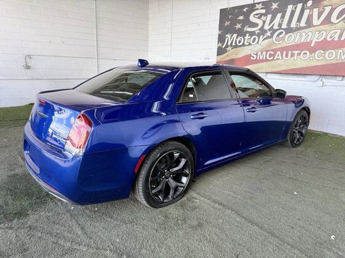 Used 2020 Chrysler 300 Touring w/ Sport Appearance Package image 10