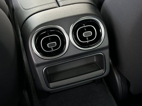 New 2025 Mercedes-Benz C 300 Sedan image 23