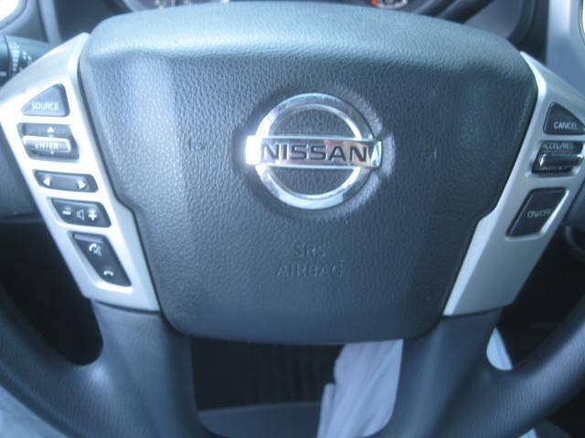 Used 2018 Nissan Titan SV AWD/4WD image 27