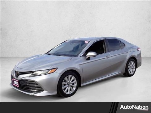 Used 2018 Toyota Camry LE image 1