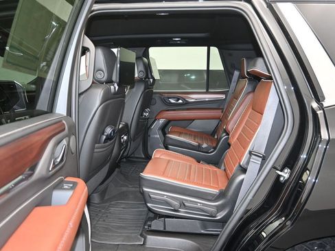 Used 2023 GMC Yukon Denali Ultimate AWD/4WD image 15