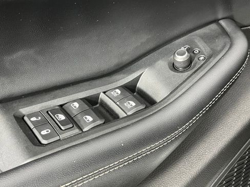 Used 2023 Jeep Grand Cherokee L Laredo image 18