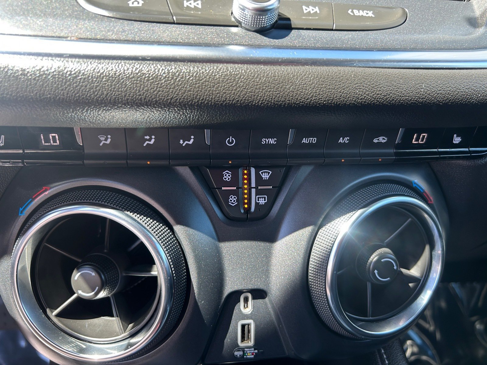 Used 2025 Chevrolet Blazer LT FWD image 25