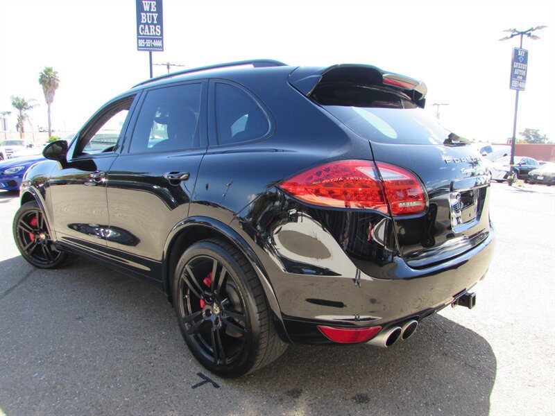 Used 2012 Porsche Cayenne Turbo AWD/4WD image 5