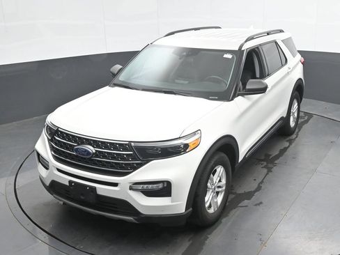 Used 2020 Ford Explorer XLT w/ Equipment Group 202A AWD/4WD image 38