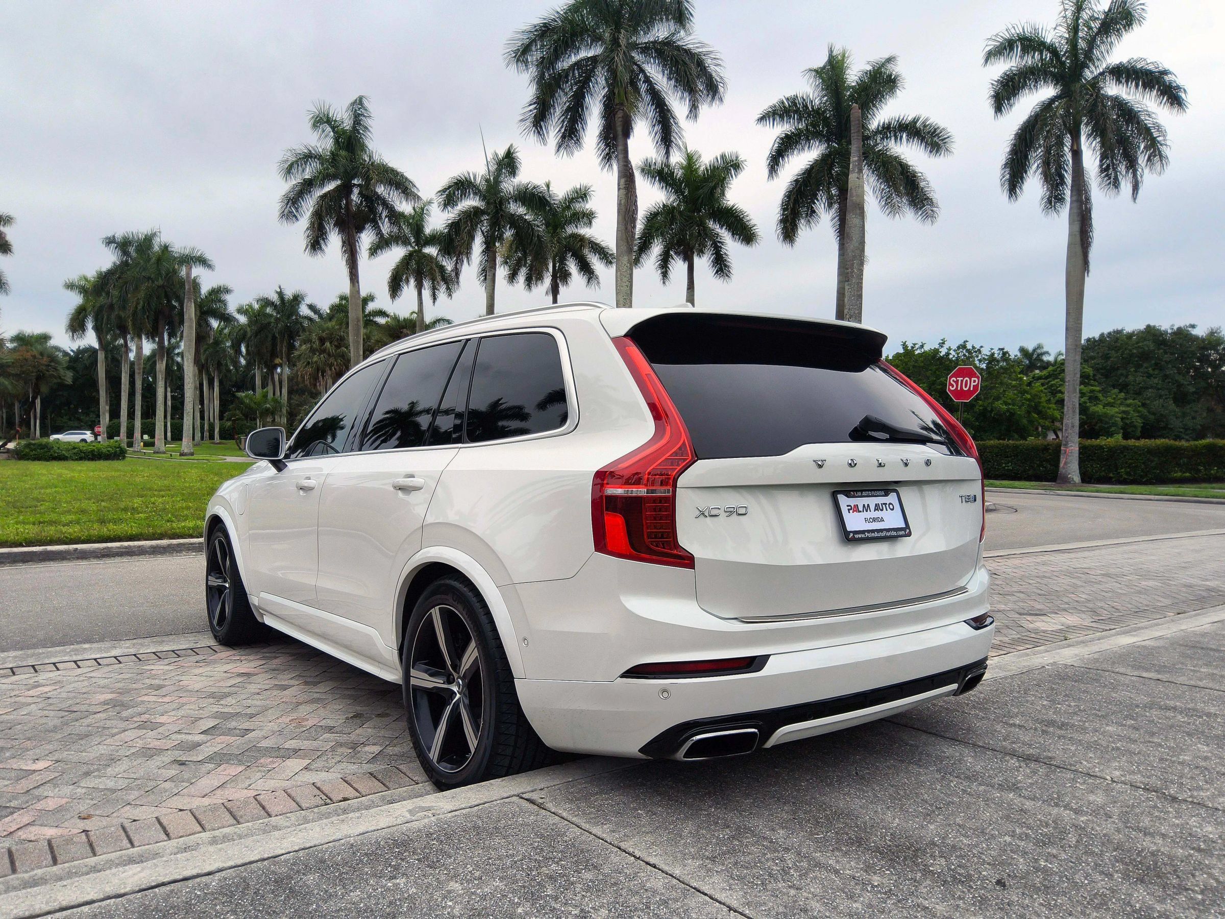 Used 2016 Volvo XC90 T8 R-Design AWD/4WD image 24