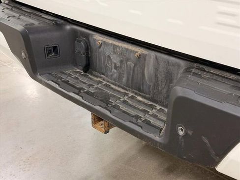 Used 2022 Nissan Frontier SV AWD/4WD image 19