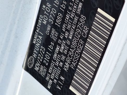 Used 2024 Hyundai Venue Limited FWD image 33