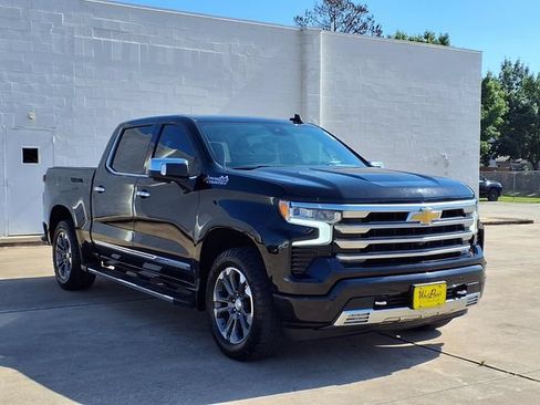 Used 2023 Chevrolet Silverado 1500 High Country w/ Technology Package AWD/4WD image 19