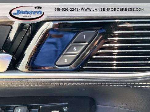 Used 2024 Jeep Wagoneer L Series II w/ Premium Group I image 13