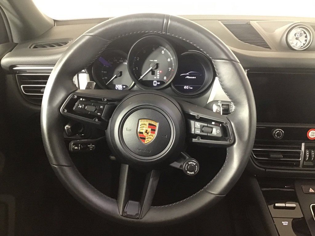 Certified 2026 Porsche Macan AWD/4WD image 24