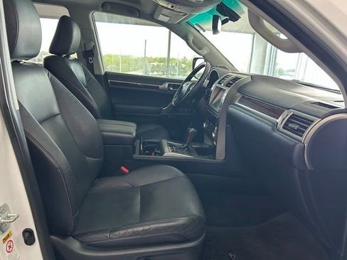 Used 2018 Lexus GX 460 Premium w/ Premium Package AWD/4WD image 25
