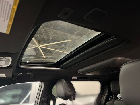 Used 2025 Toyota Sienna Platinum image 19