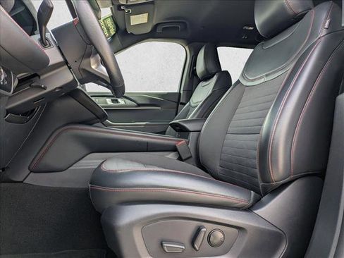 Used 2025 Ford Explorer ST-Line AWD/4WD image 16