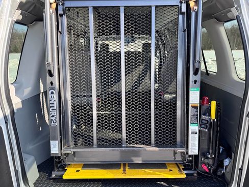 Used 2012 Ford E-350 and Econoline 350 XL w/ PWR Windows & Locks Group image 13