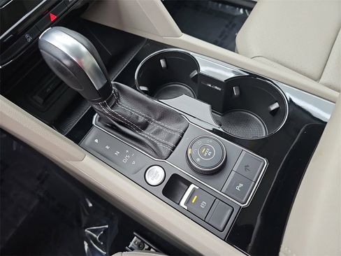 Used 2023 Volkswagen Atlas SEL R-Line image 39