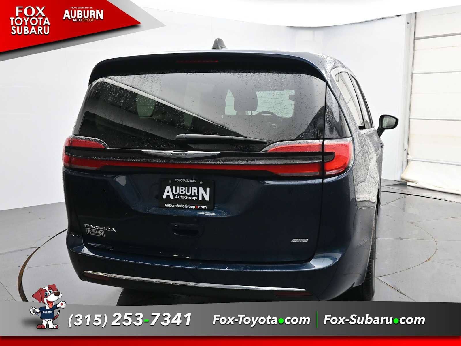 Used 2023 Chrysler Pacifica Touring-L AWD/4WD image 4